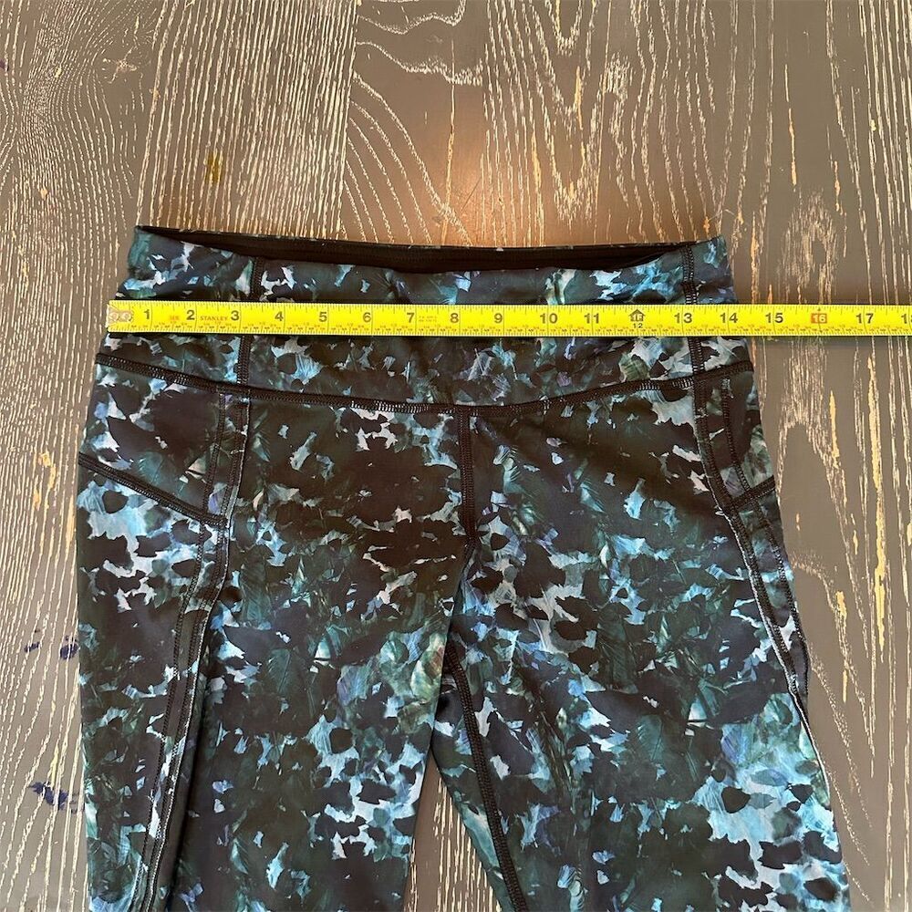 Lululemon Top Speed Crop Leggings Blue Floral Moisture-Wicking Size 6 Women - Picture 5 of 9